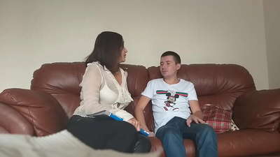 Ujo opiskelija nai kyltymätöntä opettajaa (Milf Alina Tumanova)